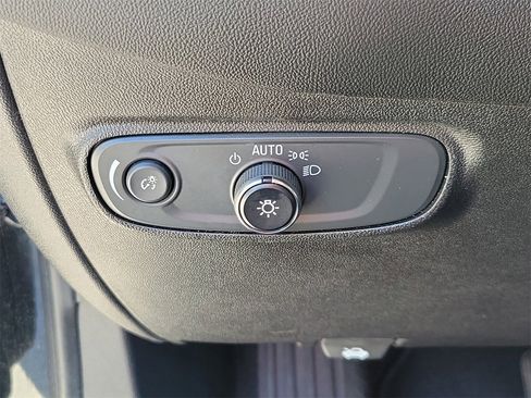 Used 2019 Chevrolet Equinox LT image 30