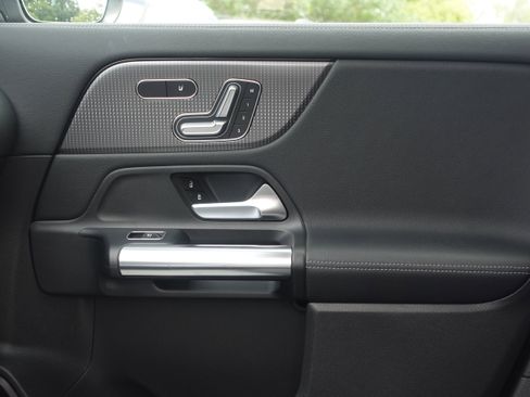 Used 2021 Mercedes-Benz GLA 250 4MATIC image 10