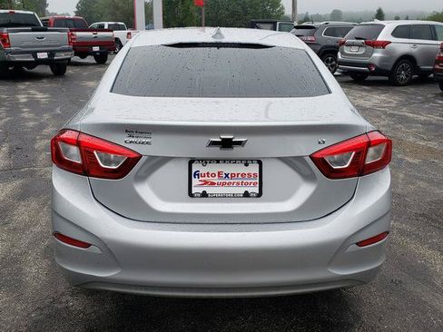 Used 2017 Chevrolet Cruze LT w/ Convenience Package FWD image 6