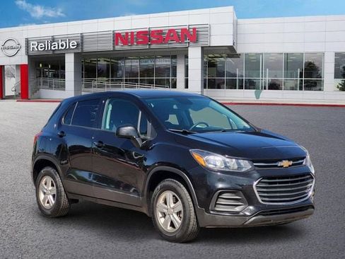 Used 2022 Chevrolet Trax LS w/ Tint and Cruise Package AWD/4WD image 2