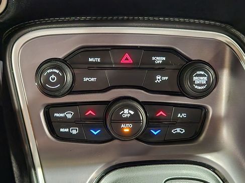 Used 2019 Dodge Challenger SXT RWD image 39