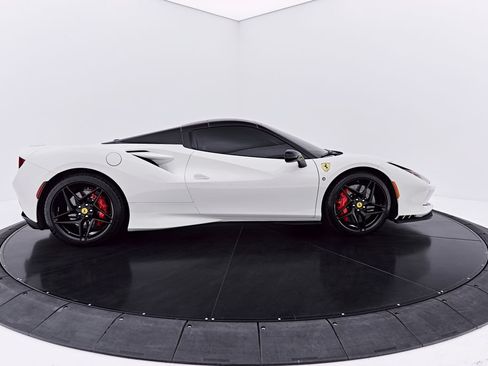 Used 2022 Ferrari F8 Tributo RWD image 12
