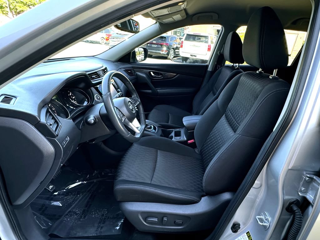 Used 2017 Nissan Rogue SV w/ SV Premium Package AWD/4WD image 25