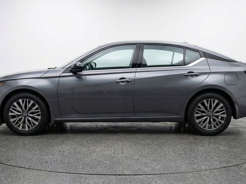 Used 2025 Nissan Altima 2.5 SV image 5