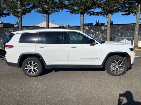 Used 2024 Jeep Grand Cherokee L Limited w/ Luxury Tech Group II image 7