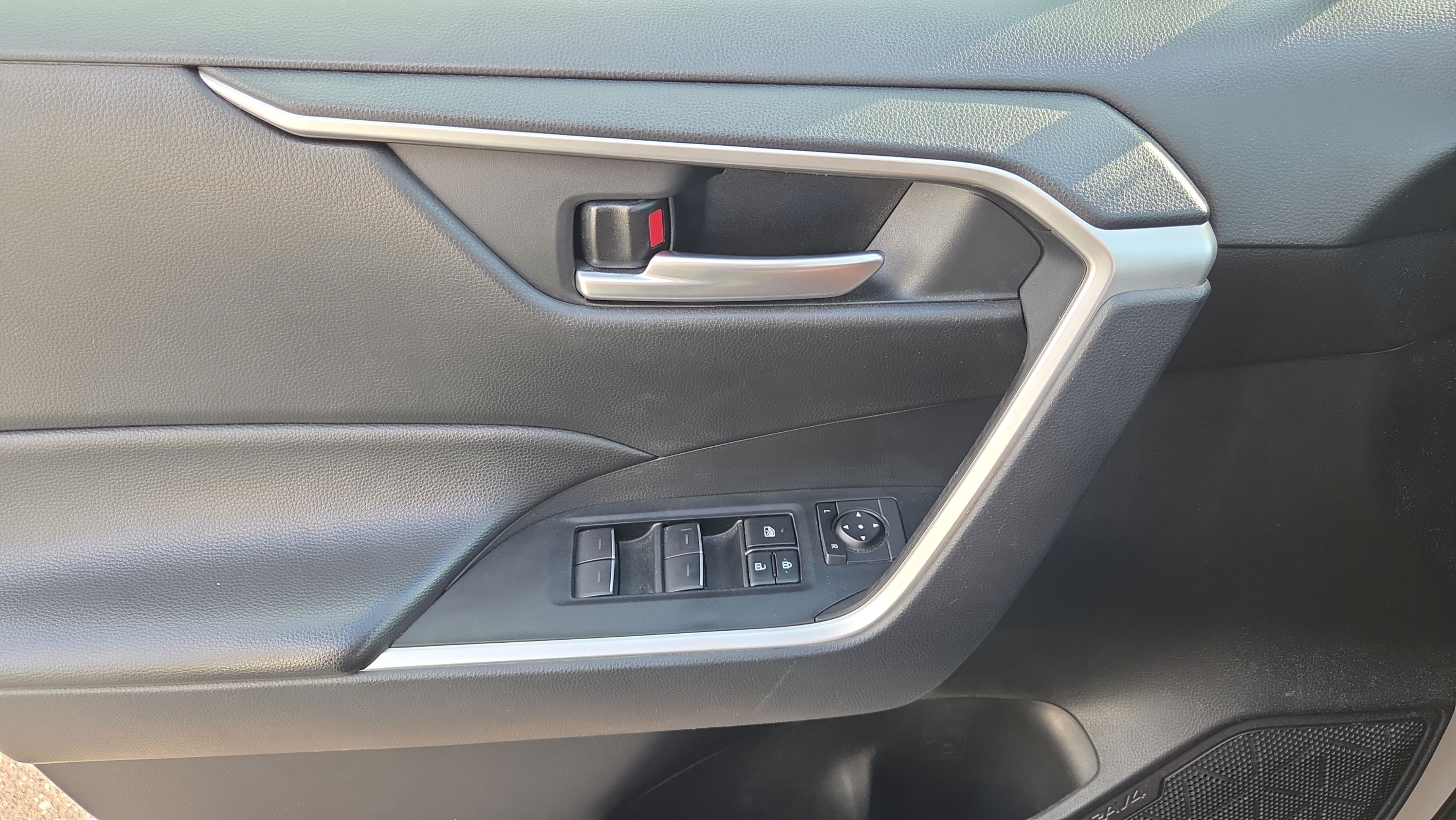 Used 2024 Toyota RAV4 XLE AWD/4WD image 17