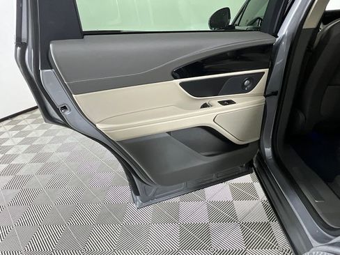 Used 2025 Lincoln Nautilus Reserve image 27