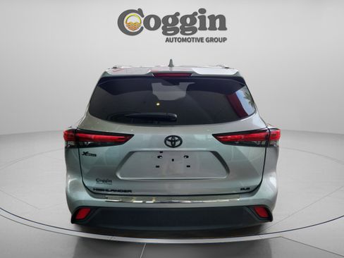 Certified 2023 Toyota Highlander XLE image 4