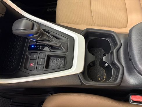 Used 2020 Toyota RAV4 LE FWD image 34
