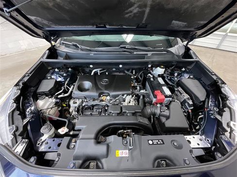 Used 2021 Toyota RAV4 XLE Premium AWD/4WD image 32
