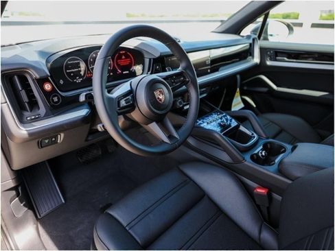 New 2025 Porsche Cayenne image 4