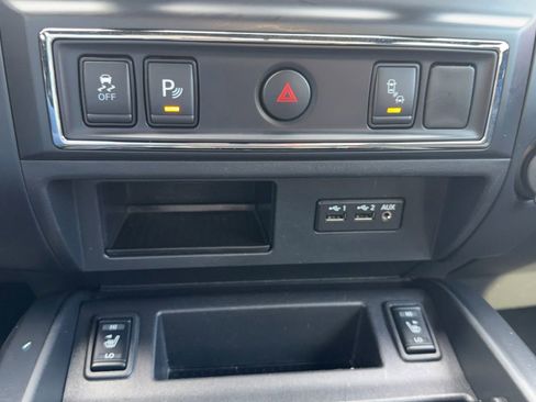 Used 2019 Nissan Titan SV w/ SV Convenience Package image 28