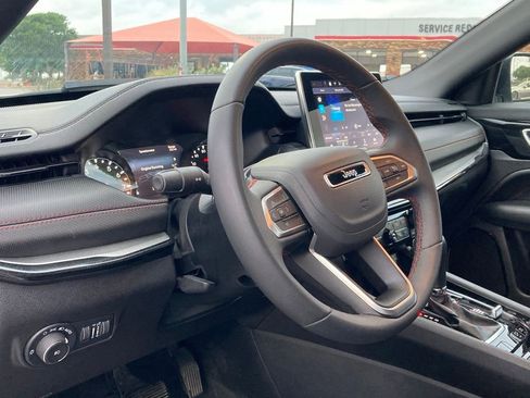 Used 2025 Jeep Compass Trailhawk w/ Trailer Tow Group image 9