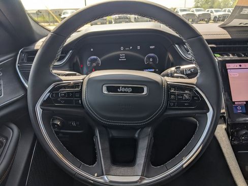 New 2025 Jeep Grand Cherokee Overland w/ Luxury Tech Group IV image 12