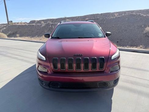 Used 2016 Jeep Cherokee Sport FWD image 2