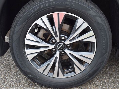 Used 2023 Nissan Rogue SV w/ SV Premium B Package FWD image 12