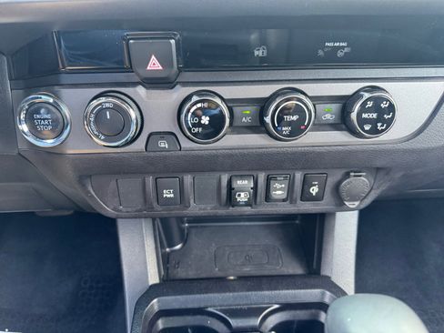 Used 2018 Toyota Tacoma TRD Off-Road image 12