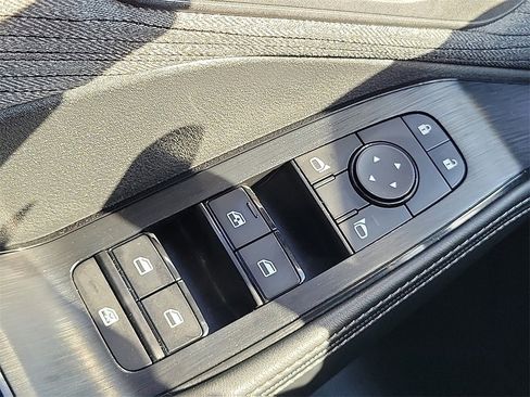 Used 2023 Nissan Rogue SV image 15