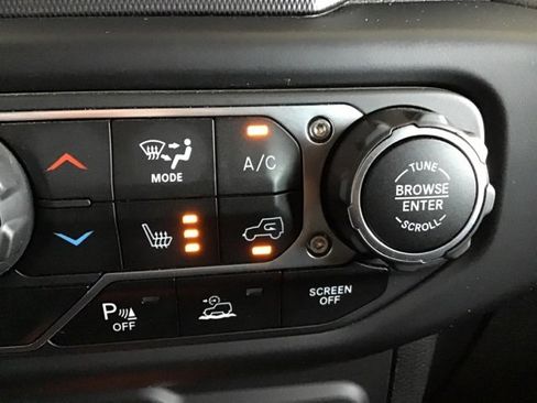 Used 2021 Jeep Wrangler Unlimited Sahara image 32