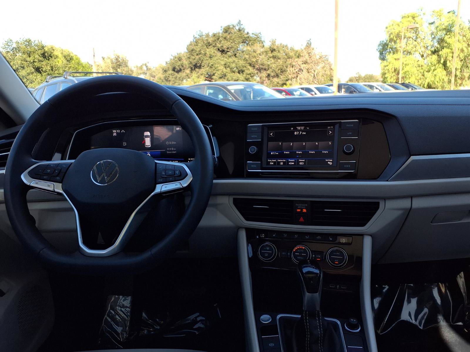 Used 2024 Volkswagen Jetta SE w/ Panoramic Sunroof Package FWD image 20