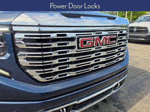 Used 2023 GMC Sierra 1500 Denali w/ Denali Reserve Package AWD/4WD image 25