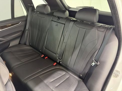 Used 2017 BMW X5 xDrive35d image 16