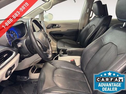 Used 2021 Chrysler Pacifica Touring-L w/ Uconnect Theater Family Group FWD image 8