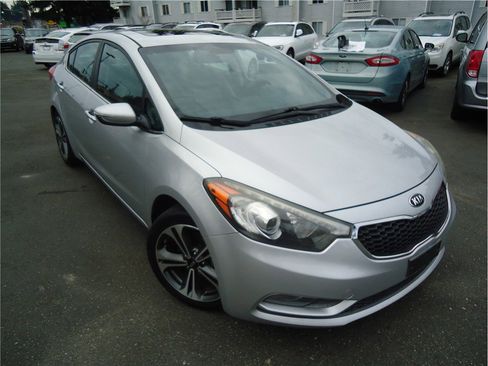 Used 2016 Kia Forte EX w/ EX Premium Package image 4