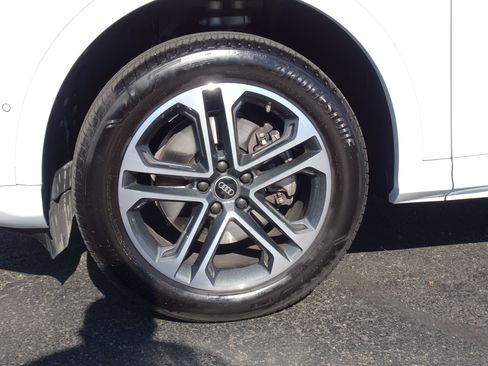 Certified 2025 Audi Q5 Premium Plus w/ Premium Plus AWD/4WD image 8