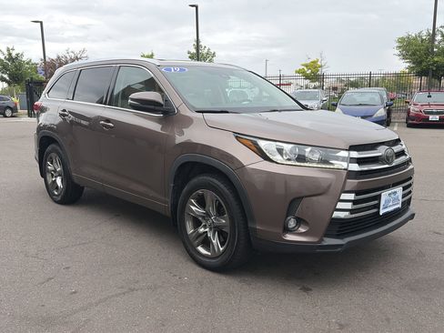 Used 2019 Toyota Highlander Limited Platinum AWD/4WD image 6