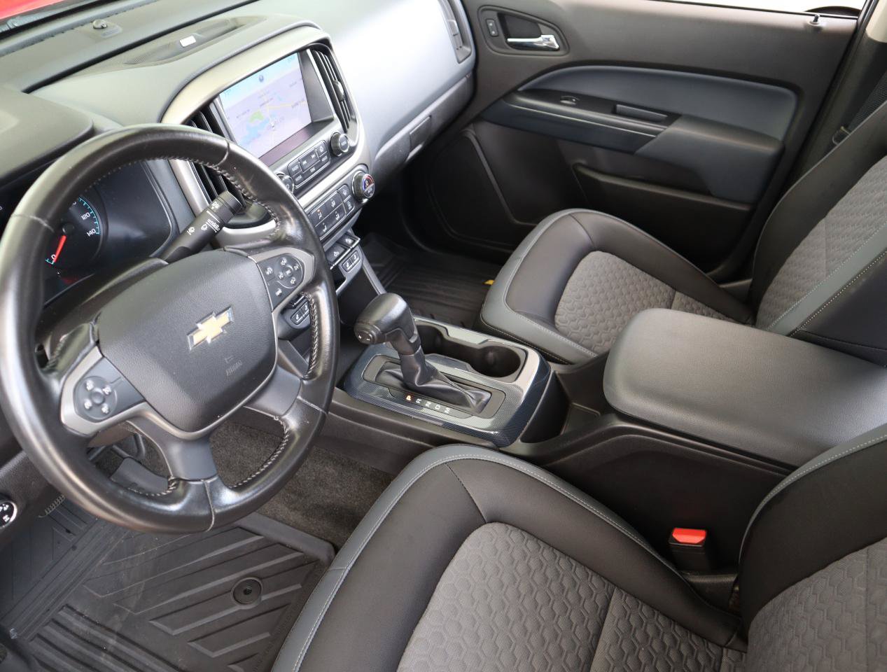 Used 2015 Chevrolet Colorado Z71 AWD/4WD image 38
