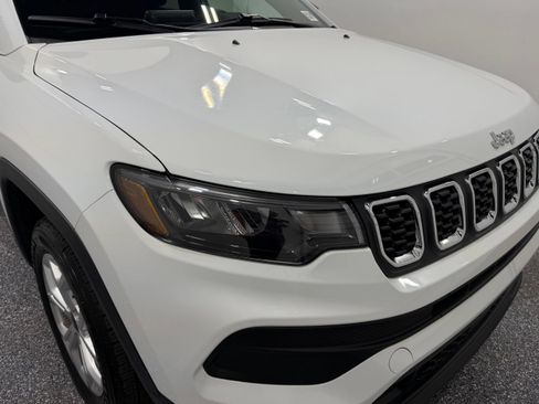 Used 2025 Jeep Compass Sport AWD/4WD image 18