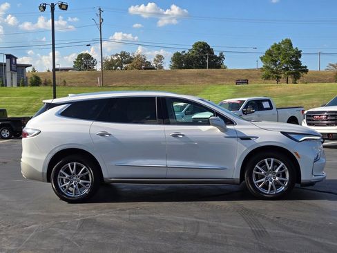 Used 2023 Buick Enclave Essence w/ Experience Buick Package FWD image 6