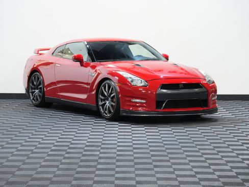 Used 2013 Nissan GT-R Premium image 5