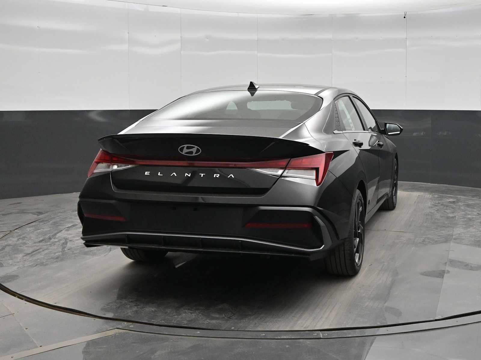 New 2026 Hyundai Elantra SEL Sport Premium FWD image 6