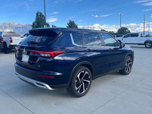 Used 2022 Mitsubishi Outlander SE image 3