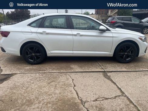 Used 2023 Volkswagen Jetta SE FWD image 1