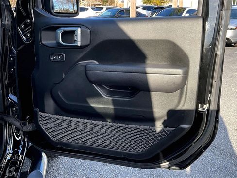 Used 2022 Jeep Gladiator Sport image 21