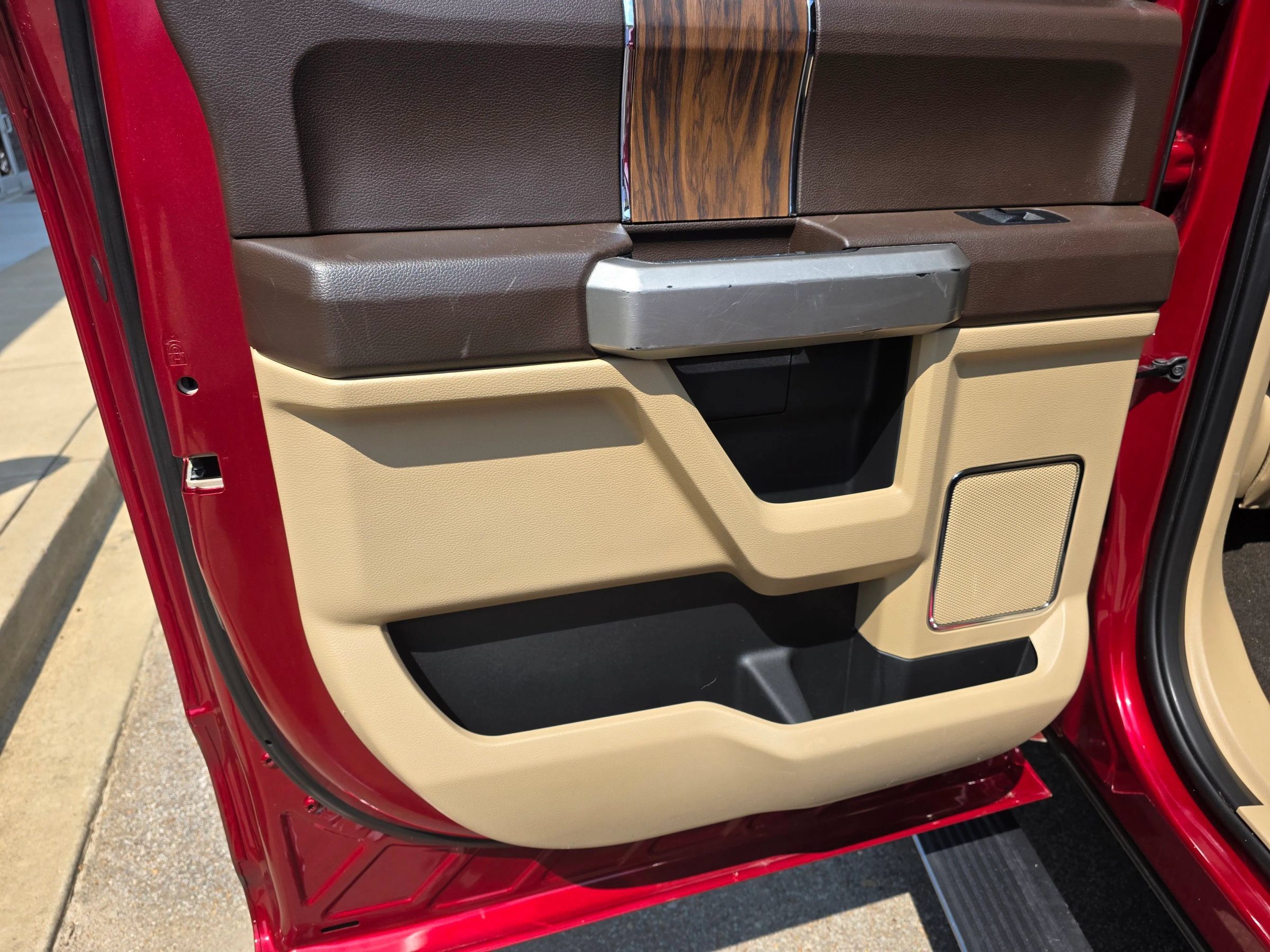 Used 2019 Ford F150 Lariat w/ Equipment Group 502A Luxury AWD/4WD image 10