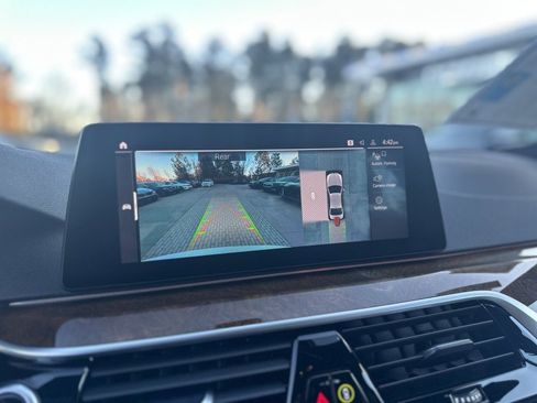 Used 2020 BMW 530i w/ Executive Package image 21