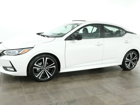Used 2021 Nissan Sentra SR w/ SR Premium Package FWD image 3