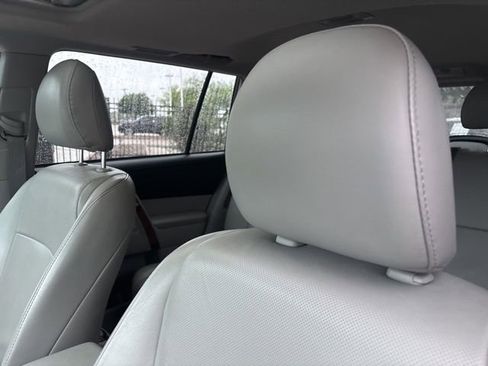 Used 2012 Toyota Highlander Limited w/ Tow Pkg image 9