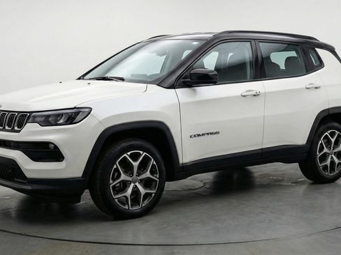 Used 2025 Jeep Compass Limited image 3