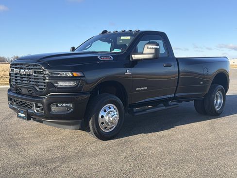 Used 2025 RAM 3500 Big Horn image 2