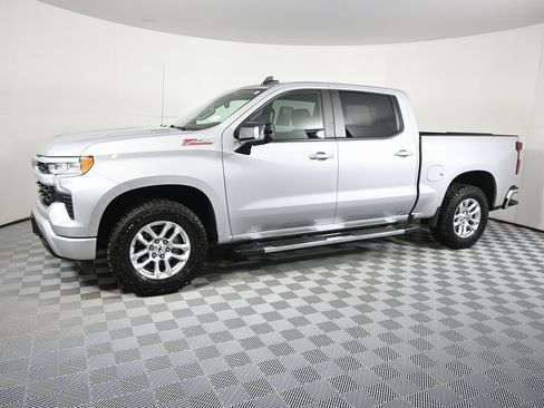 Used 2022 Chevrolet Silverado 1500 RST image 2