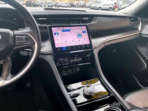 Used 2022 Jeep Grand Cherokee L Limited image 18