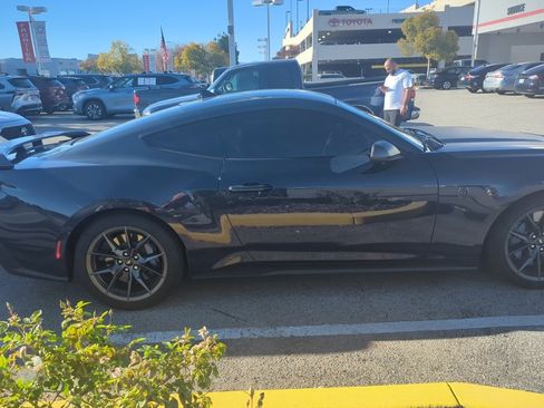 Used 2025 Ford Mustang Dark Horse image 3
