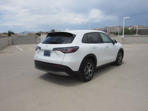 Used 2023 Honda HR-V EX-L image 5