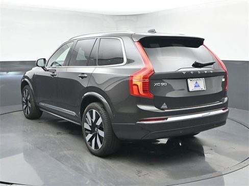 Used 2024 Volvo XC90 T8 Ultimate w/ Lounge Package image 6
