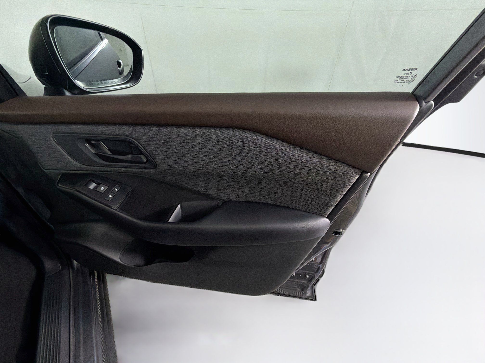 Used 2023 Nissan Rogue S FWD image 30
